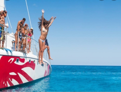 Zoey Female Stripper NYC Mid Size Yacht Party